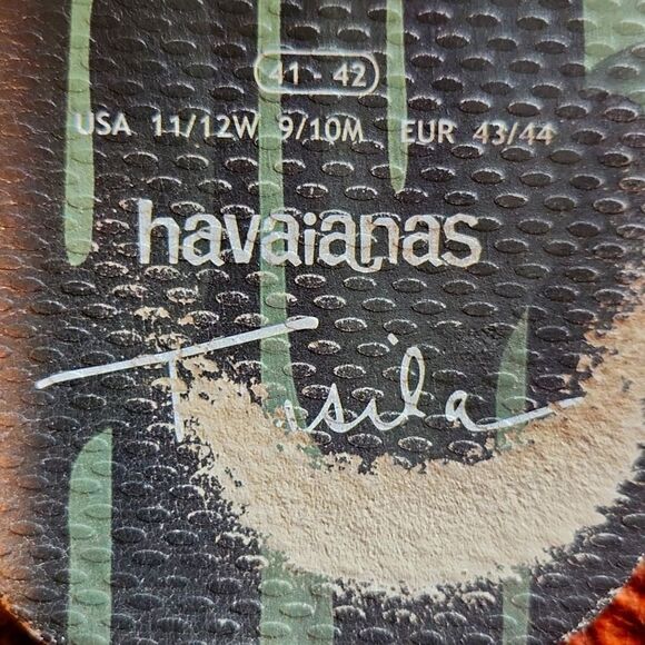 Like New Havaianas flops